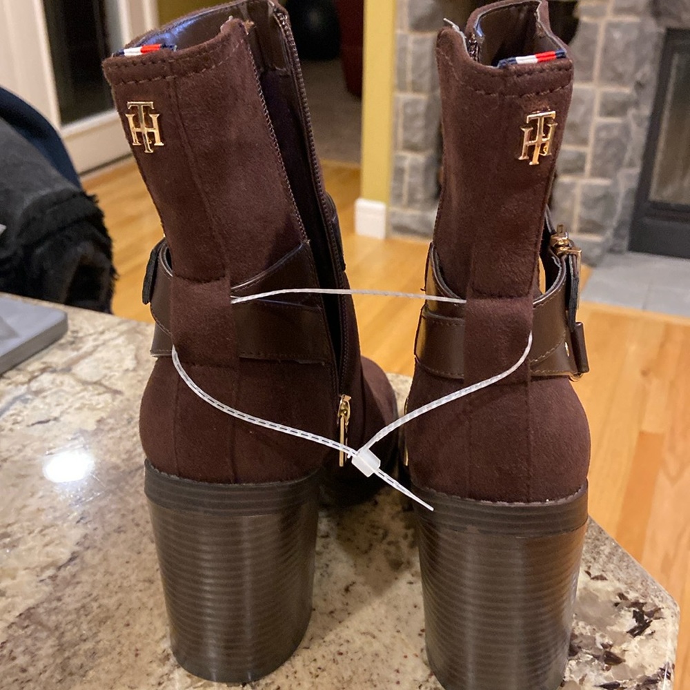 NWT TOMMY HILFIGER WOMAN’S BOOT